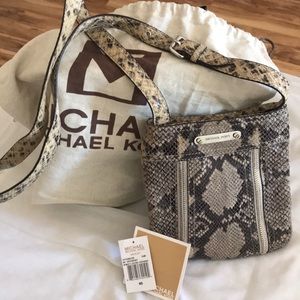 Micheal Kors crossbody bag